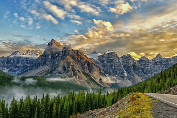 Une route difficile mais très belle dans les montagnes