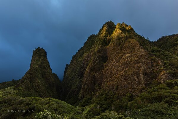 Stati Uniti - Montagne delle Hawaii contro il cielo blu