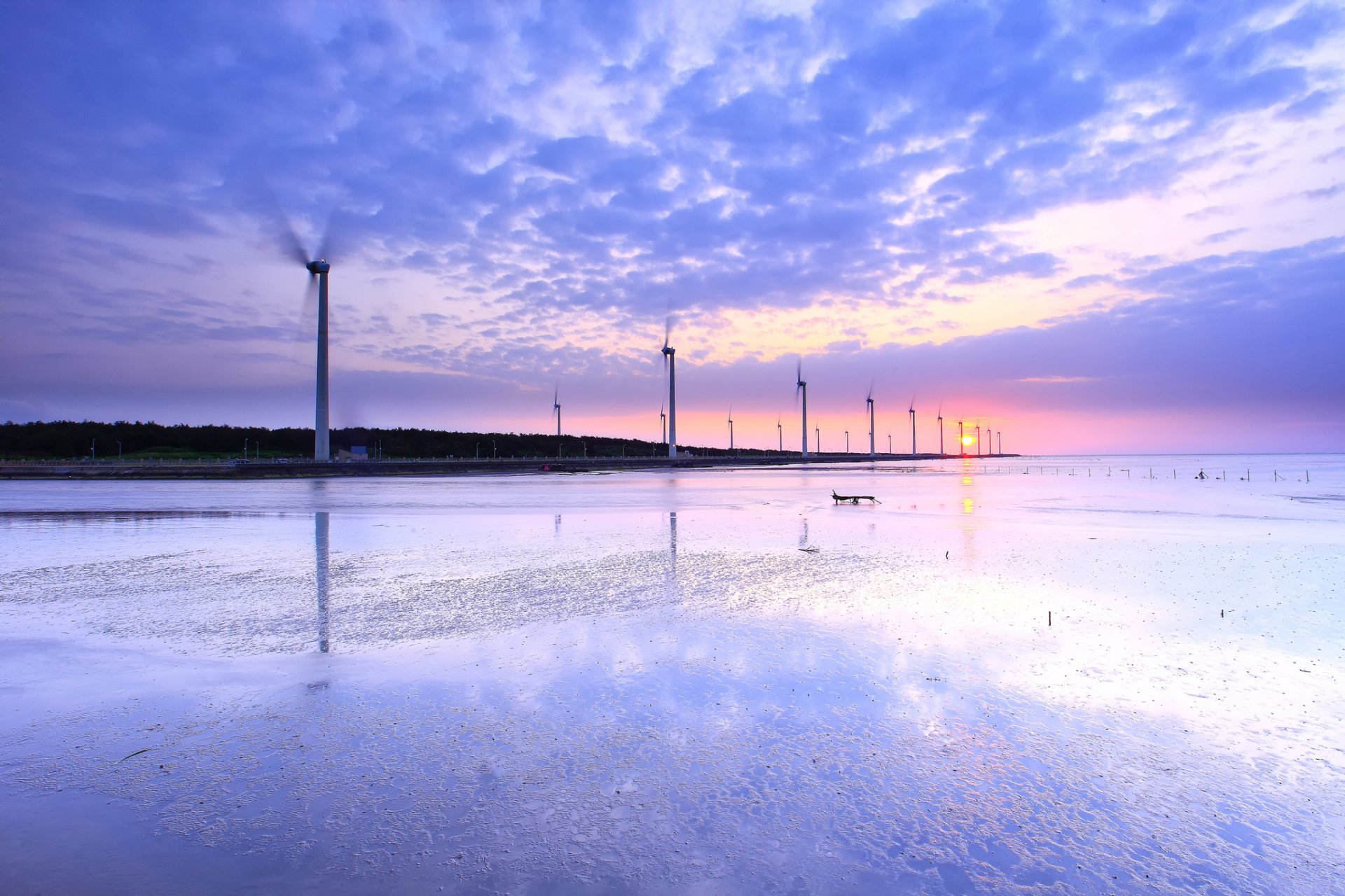 china taiwán costa varado estrecho agua reflexión molinos de viento molinos de viento tarde sol rosa puesta de sol lila cielo nubes