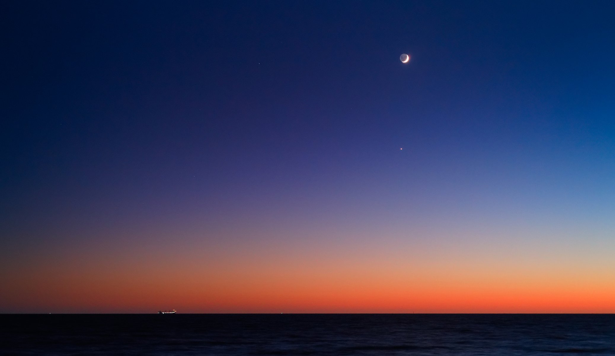 moon venus regulus ocean sunrise twilight horizon ship