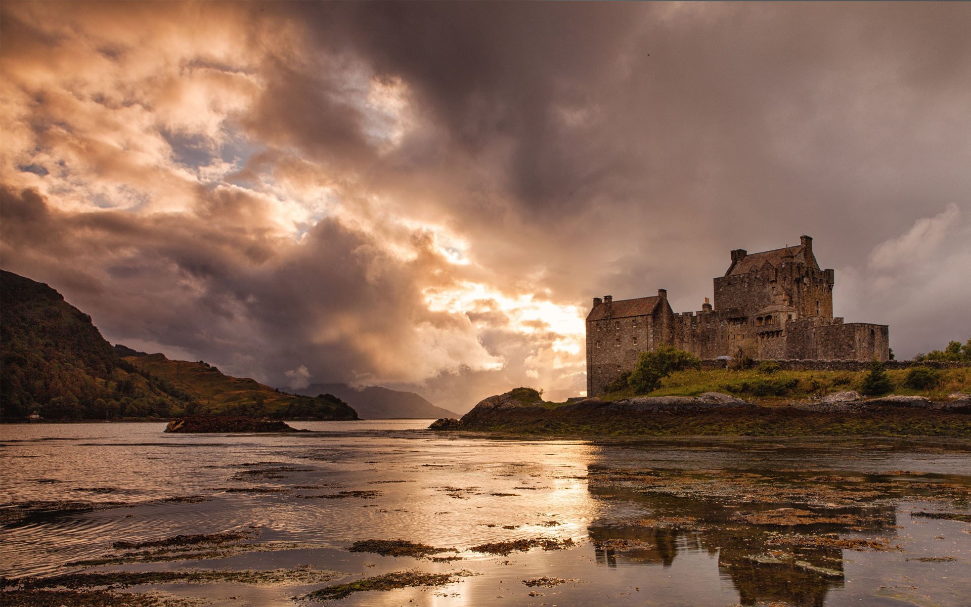 see schloss insel wolken reflexion