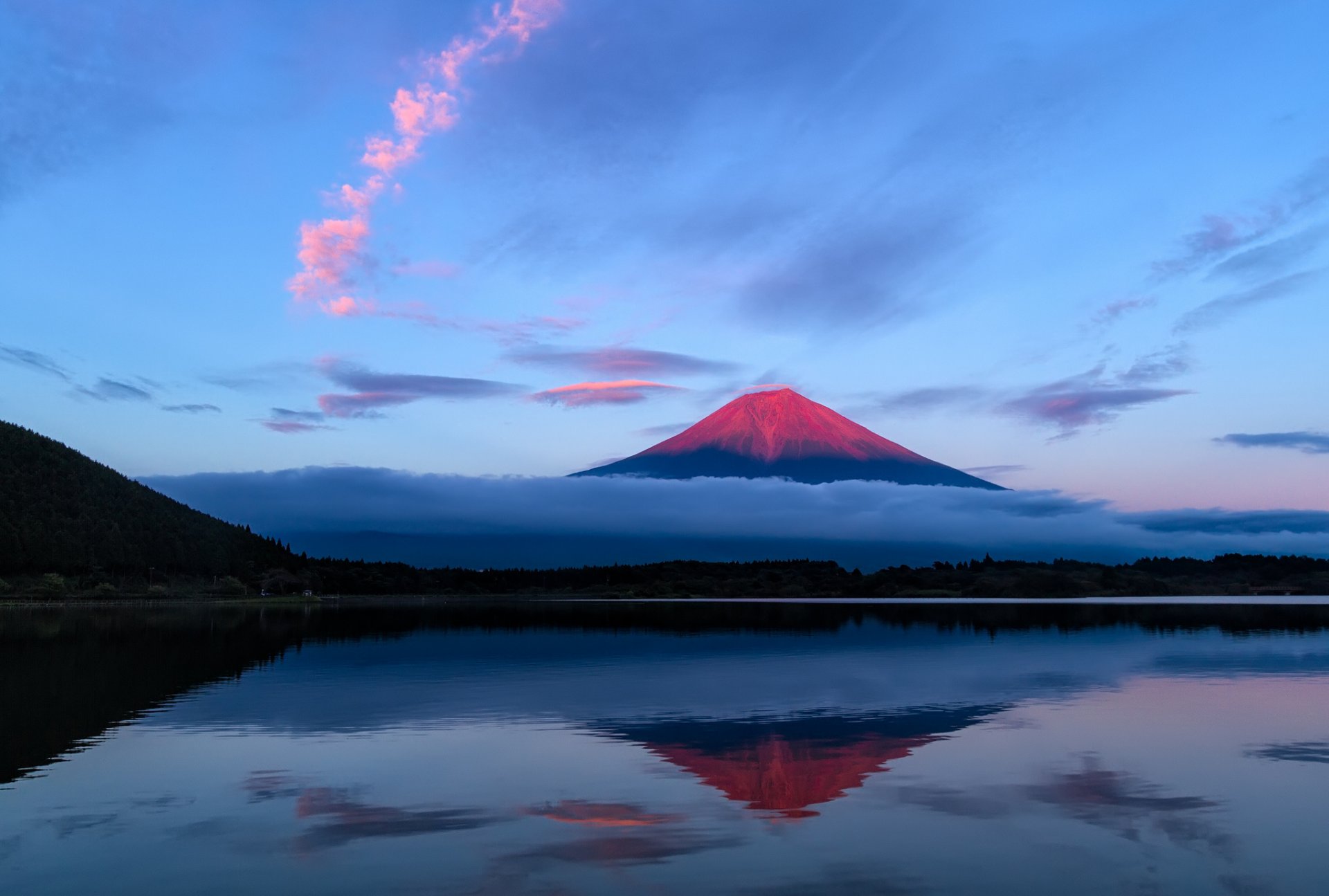 giappone fujiyama sera montagna cielo nuvole lago riflessione