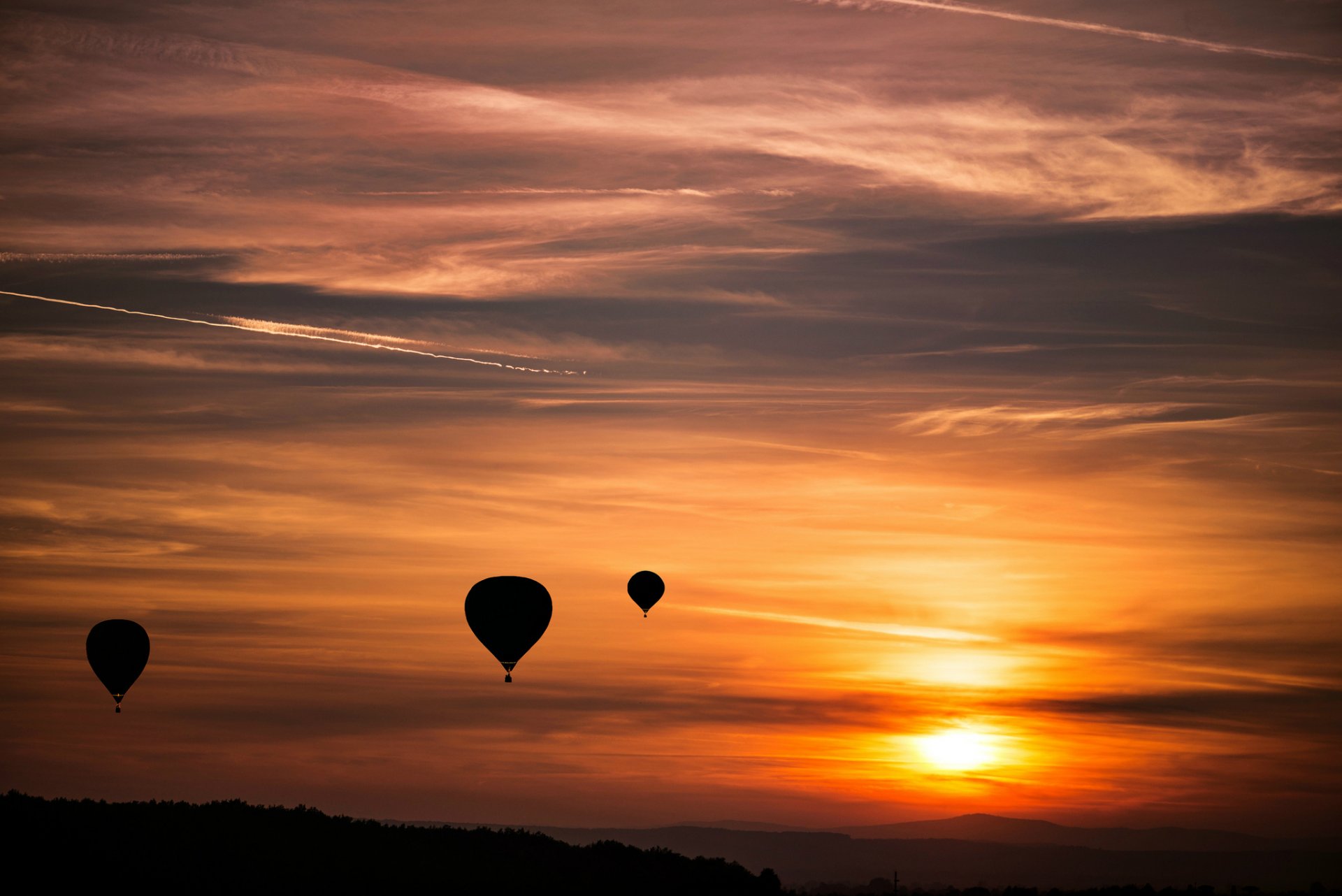 tarde puesta de sol sol naranja cielo globos