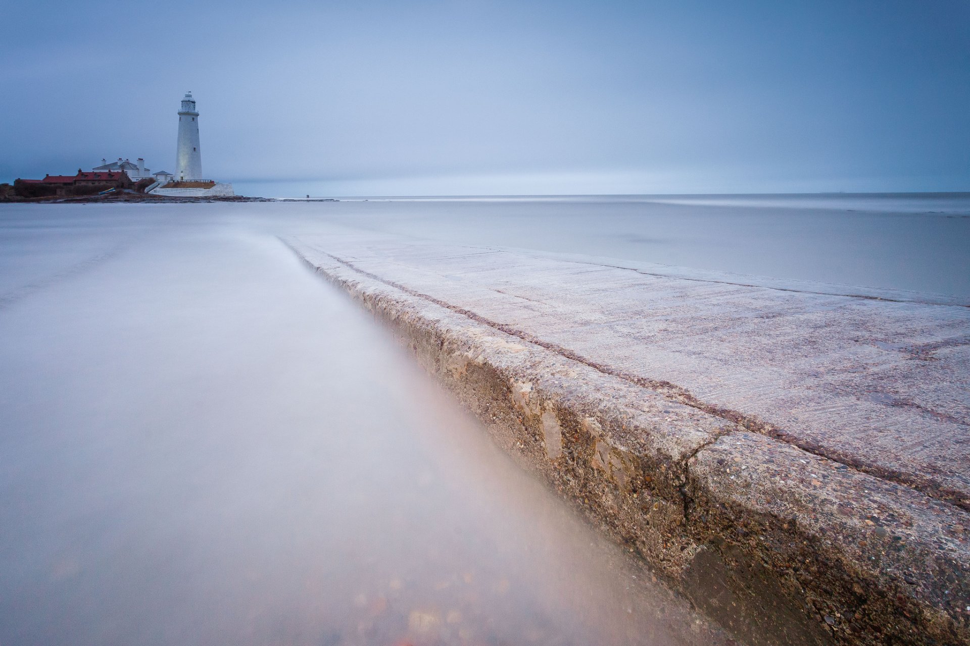 reino unido inglaterra faro mar costa calma azul cielo