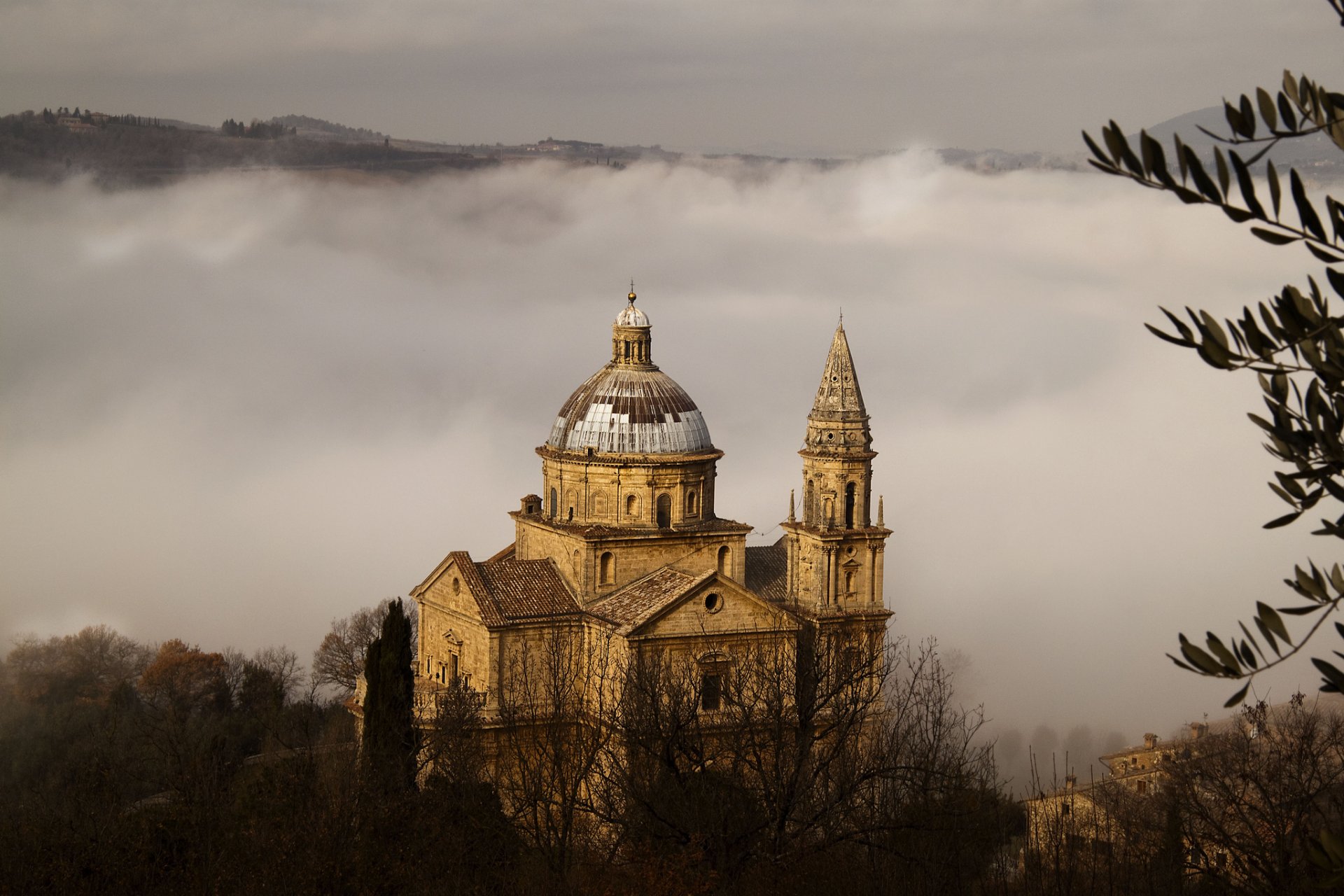 montepulciano toscane province de sienne italie sienne chiesa di san biagio madonna di san biagio église temple nature arbres brouillard