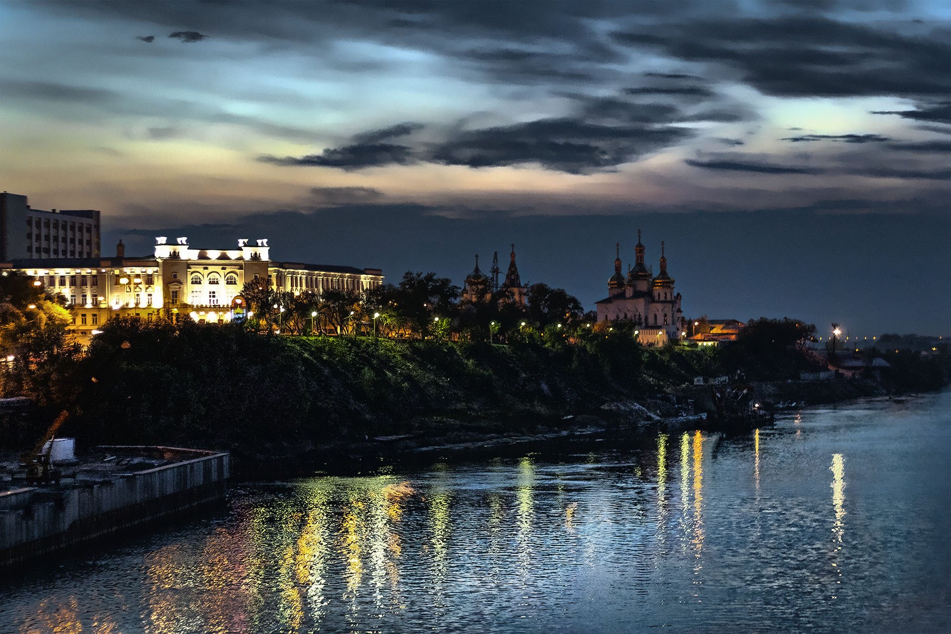 notte tramonto tyumen città argine fiume luci