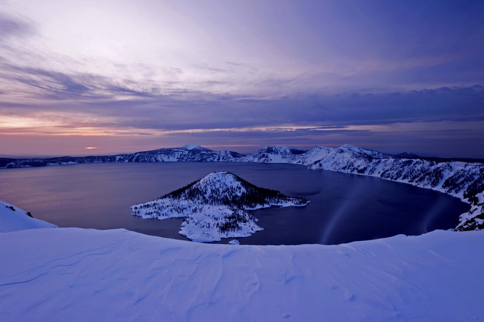 amanecer mañana montañas cráter lago bosque cielo