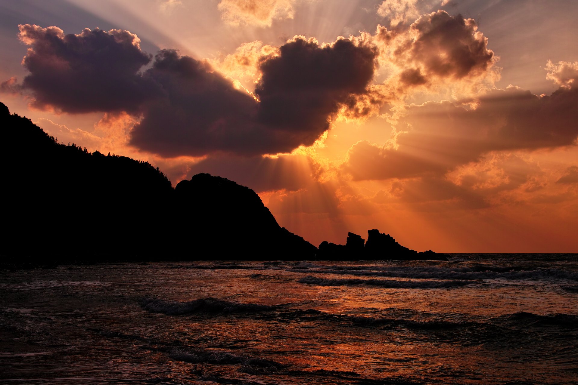 cielo luce raggi mare onde