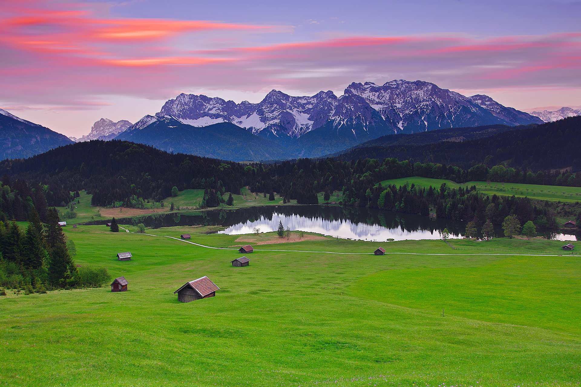 alemania baviera montañas alpes bosque prados hierba casas lago cielo nubes