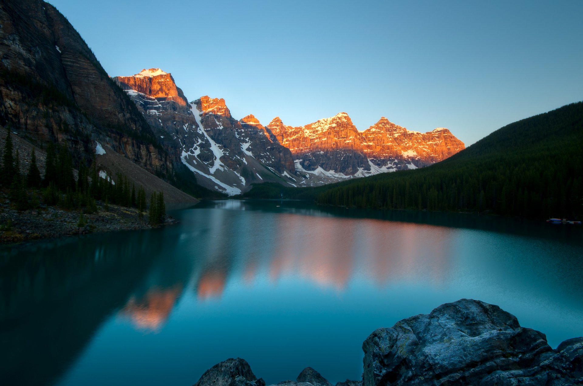 moiraine valley of ten peaks banff national park canada banff national park glacial lake mountains morning light