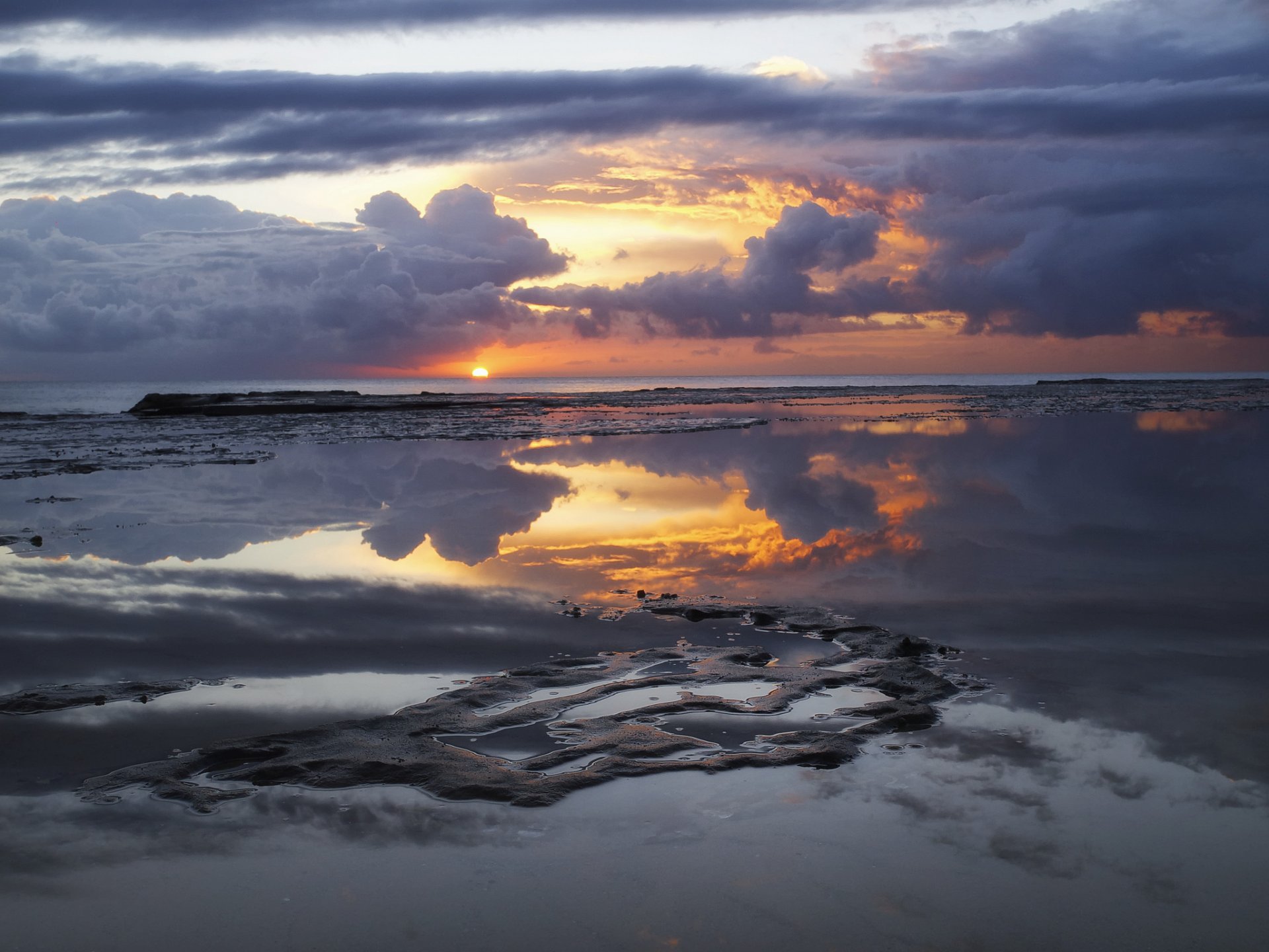 australia mañana amanecer sol amanecer cielo nubes nubes océano costa arena marea agua reflexión