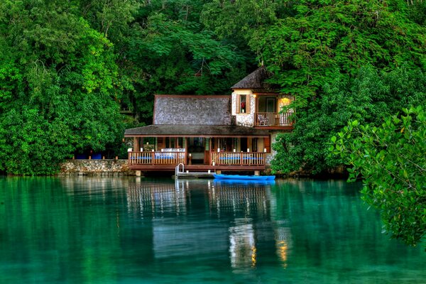 Haus im Grünen mit Meer