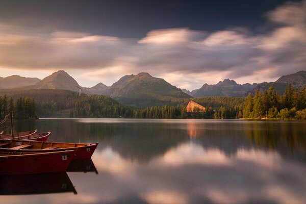 Tatra Nationalpark See Berge Boote Wald