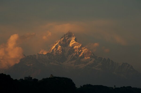 Photo of a mountain range in Nepal