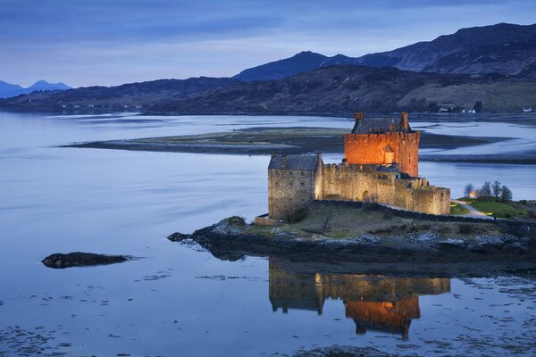 Burg mit Festung am Meer