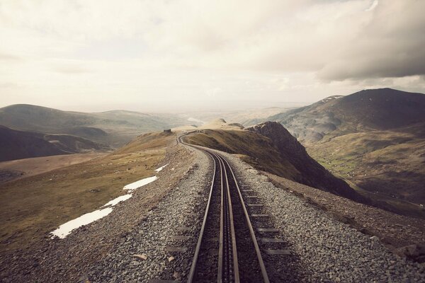 Bewölkte Eisenbahn