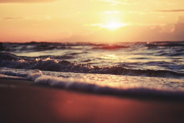 Schöner Sonnenuntergang am Meer