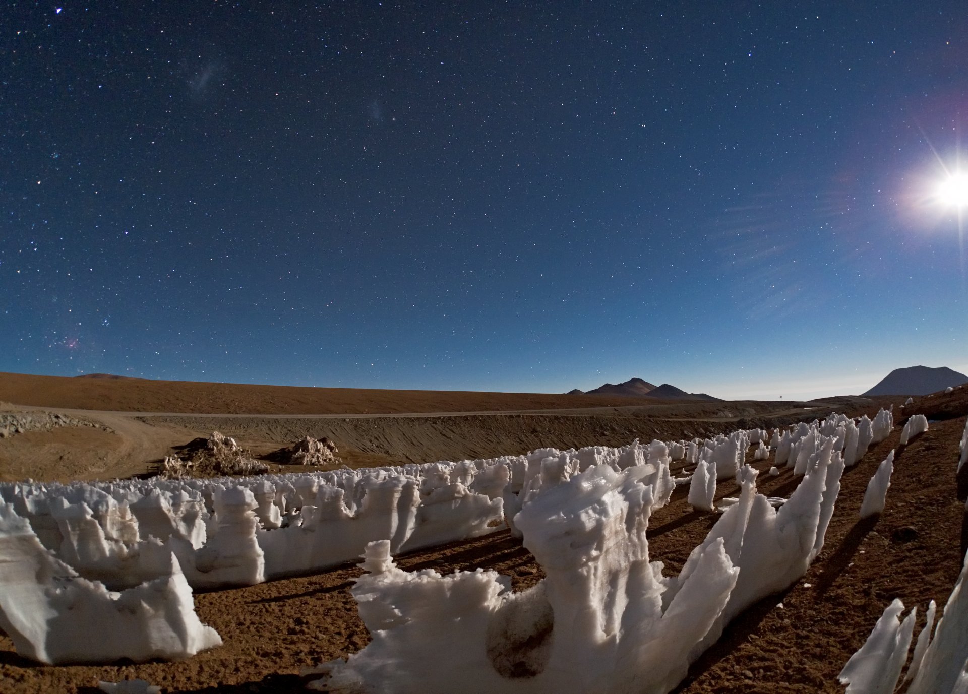 chajnantor plateau penitente moon star magellanic cloud