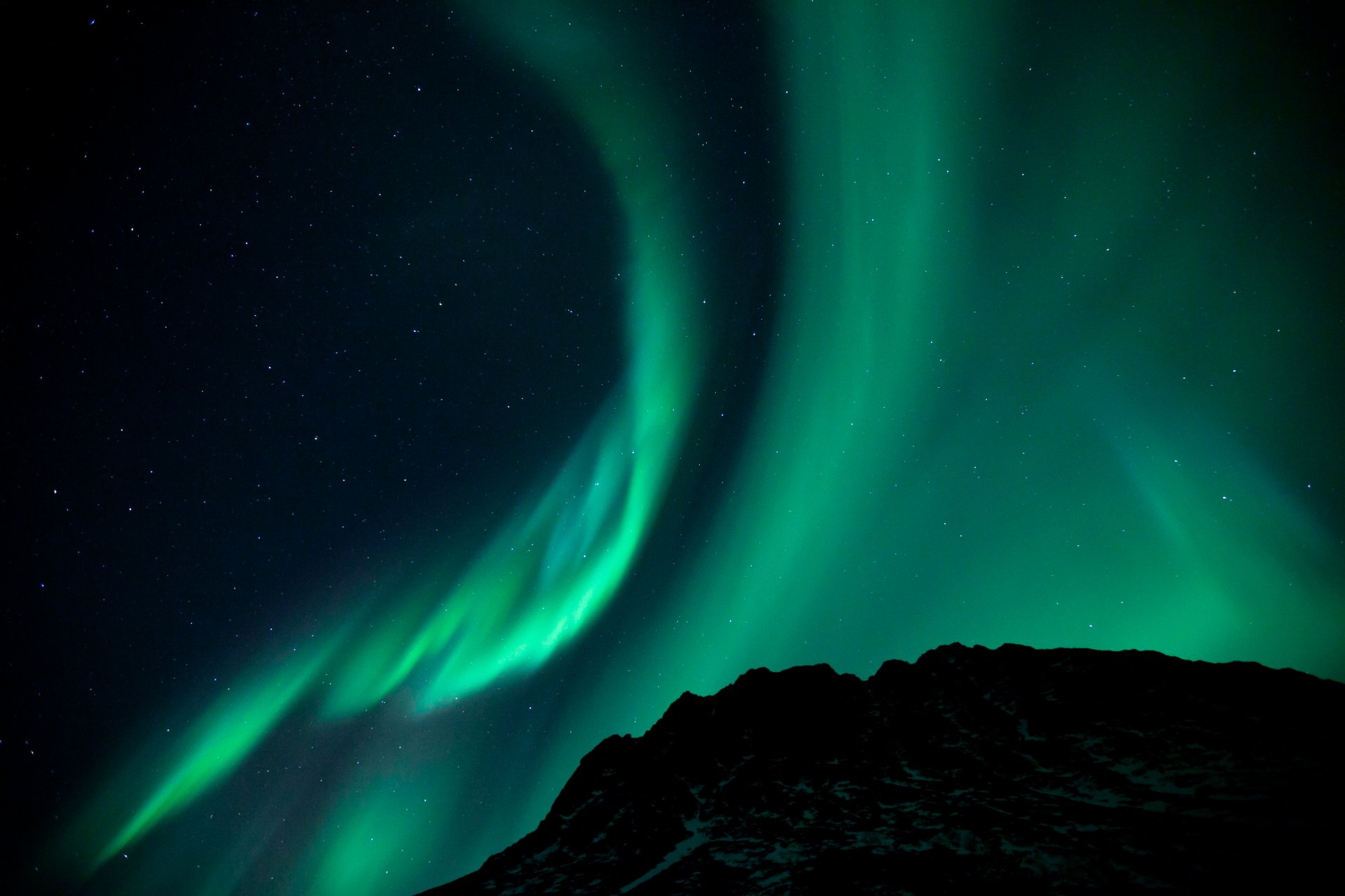 montagna aurora notte