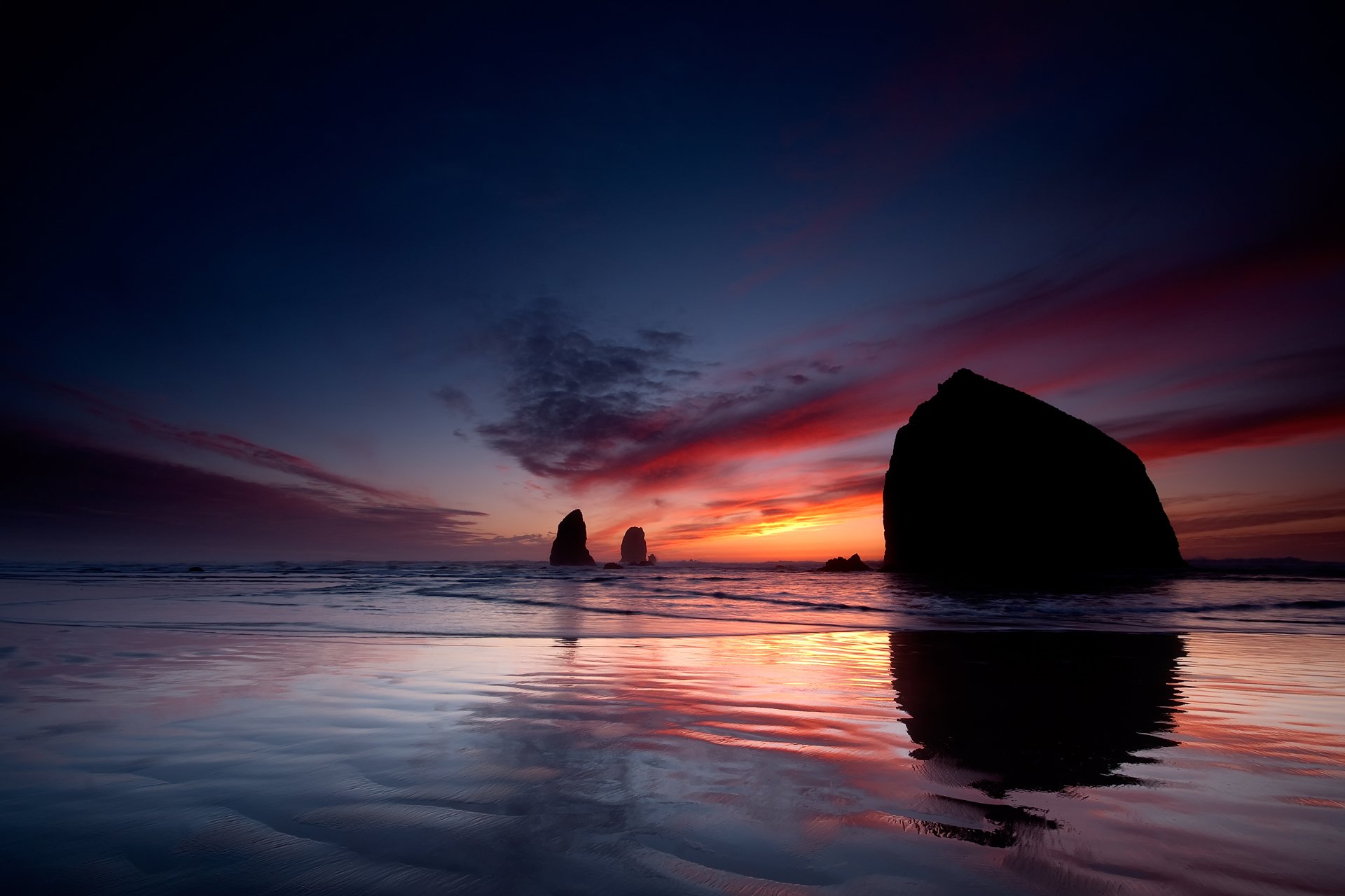 unset sea rock silhouettes beach