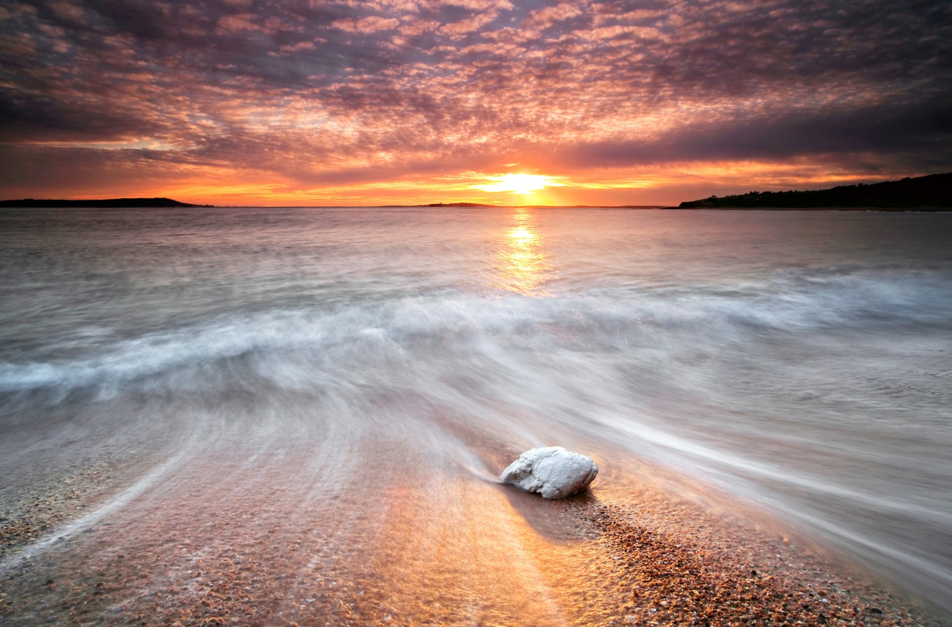 mare acqua correnti onde esposizione pietra pietre riva sole cielo tramonto sentiero scintillio