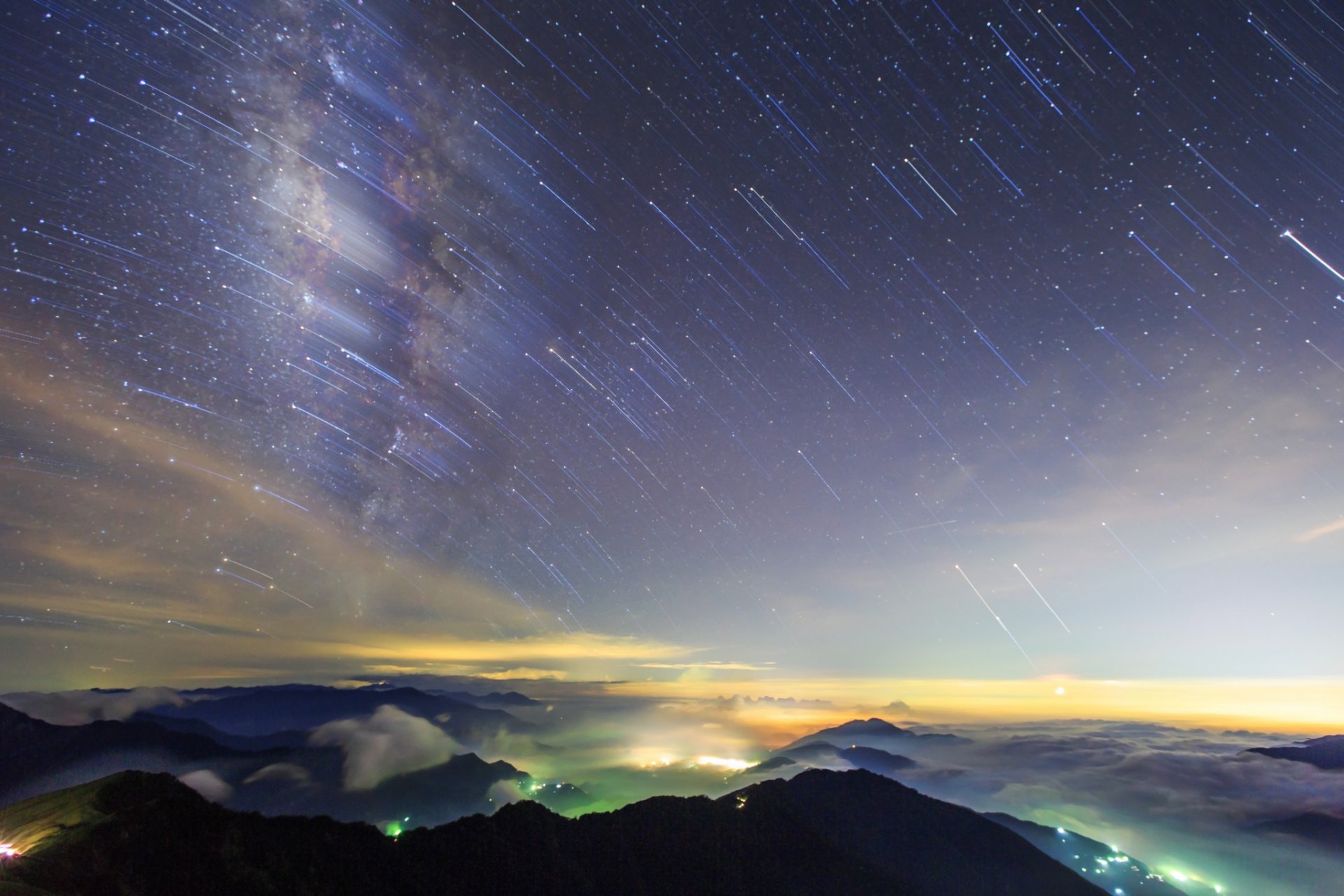 ciel nuit étoiles vue tir montagnes collines nuages