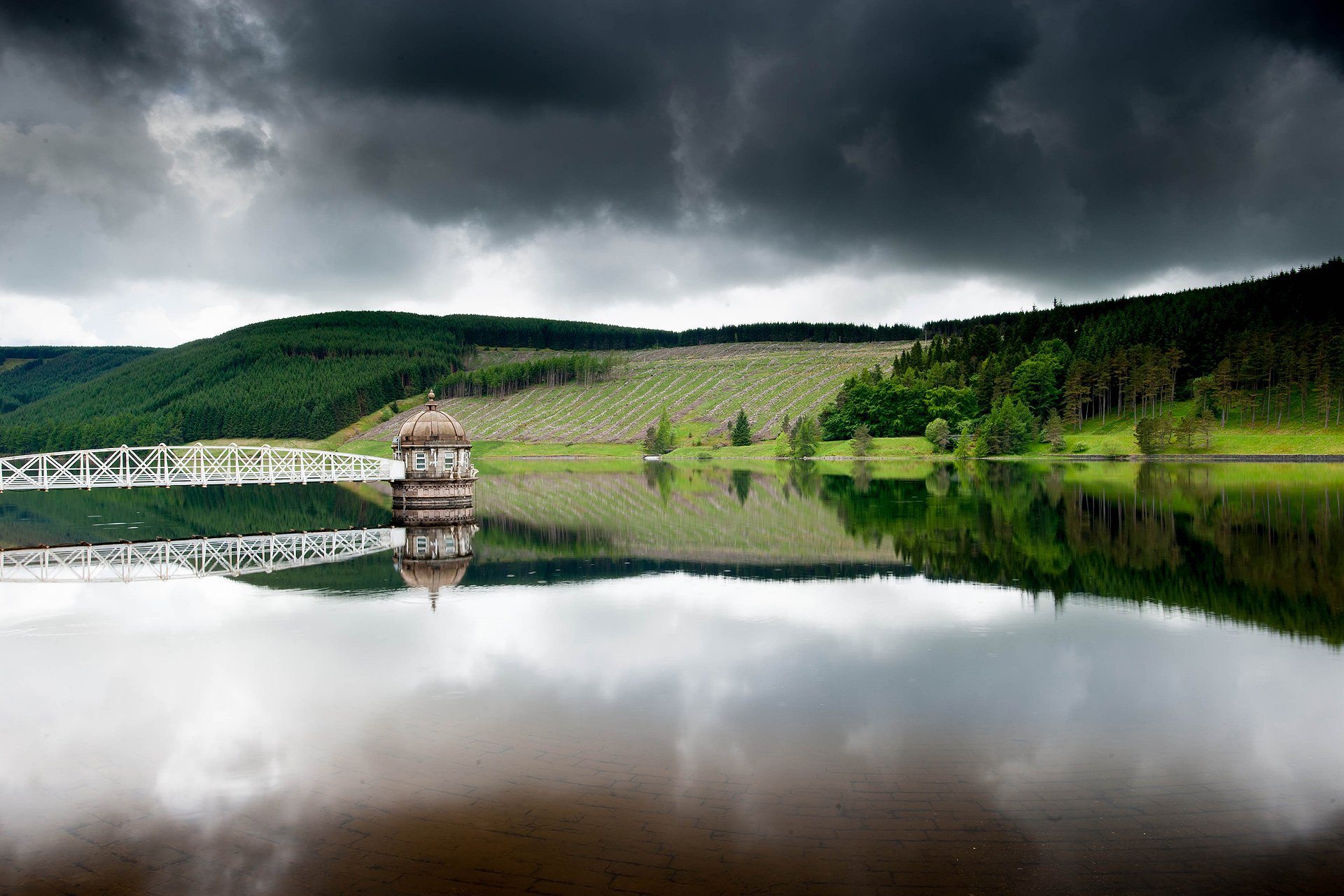 ciel forêt lac pont maison réflexions jour gris