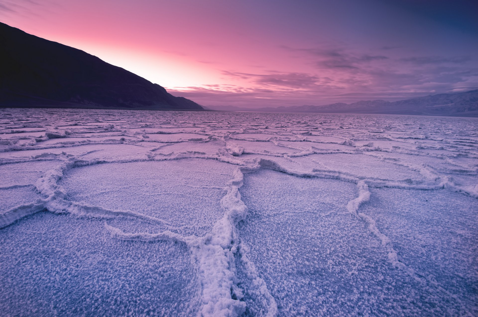 stati uniti california death valley parco nazionale saline montagna sera cielo nuvole tramonto