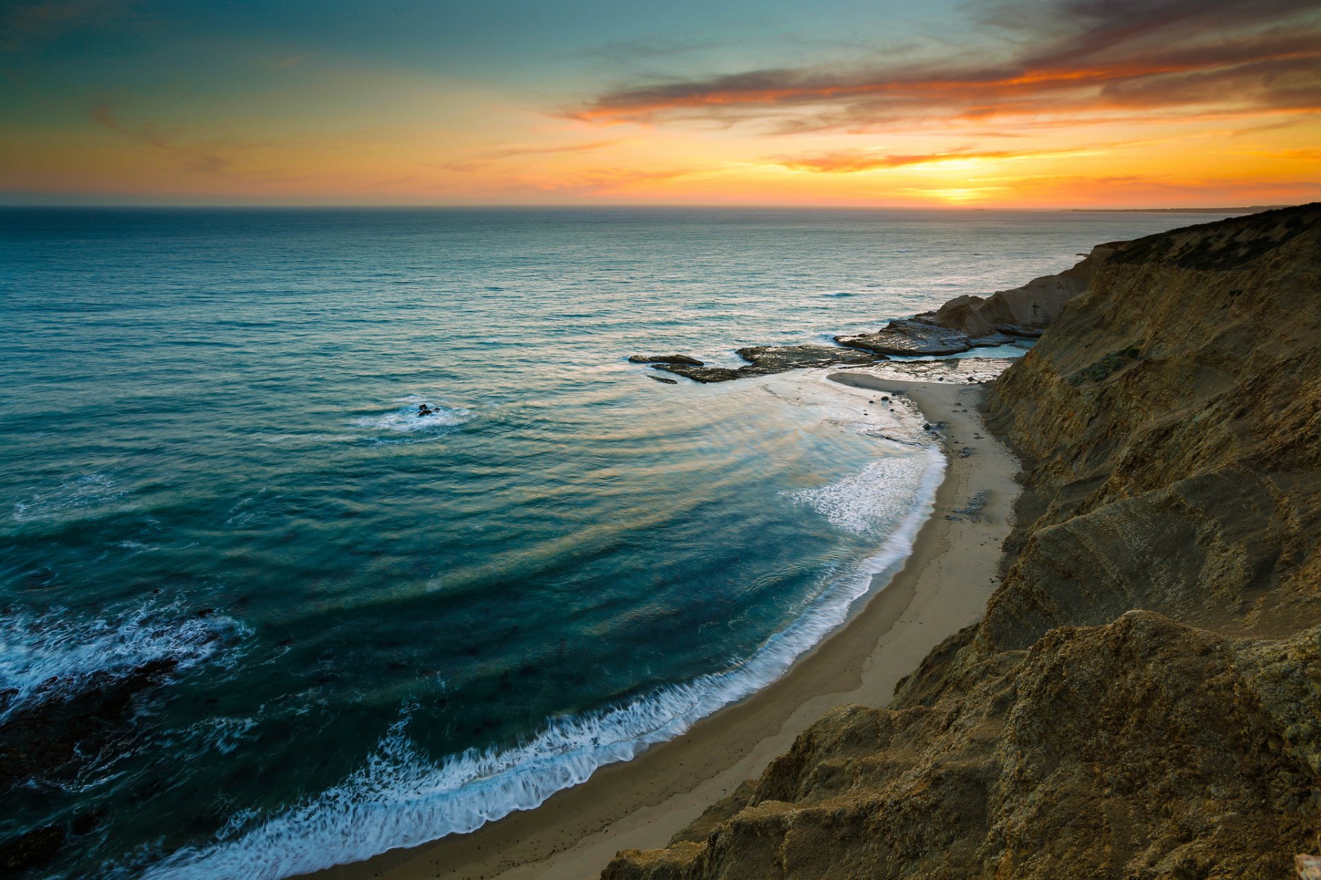 mer côte vagues plage rochers ciel coucher de soleil