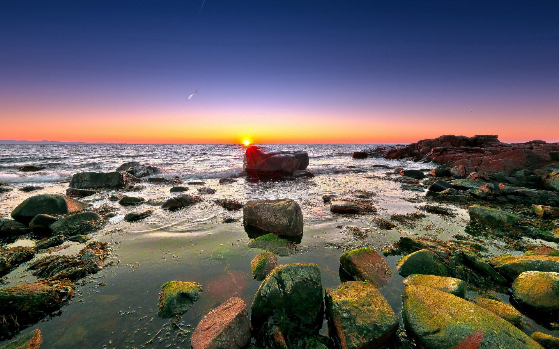 tones algae sea rock reefs horizon sky clouds dawn sun rays light