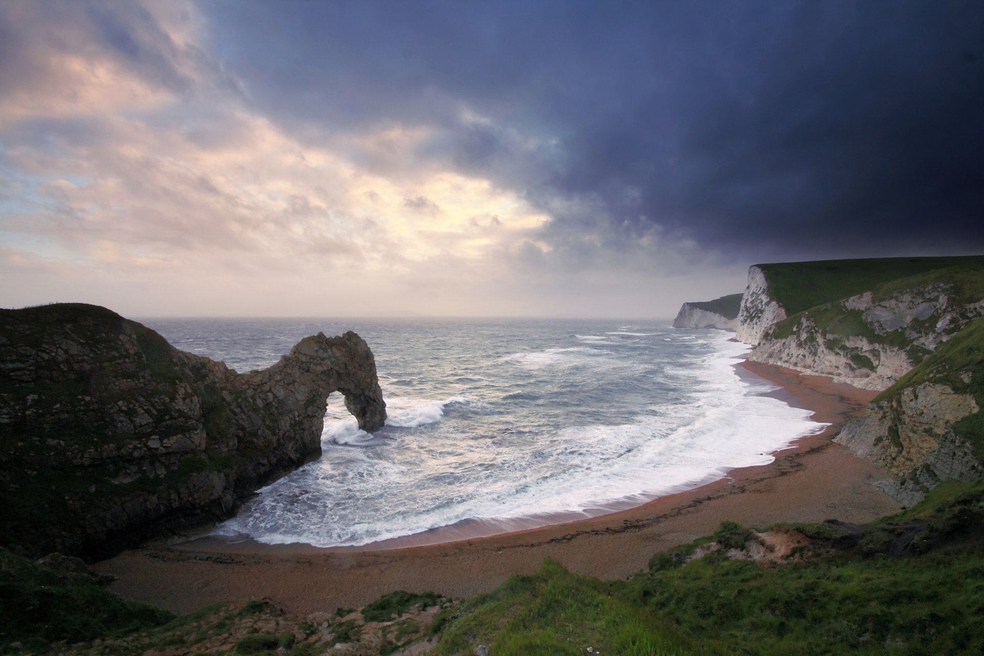 mer vagues rochers plage arche