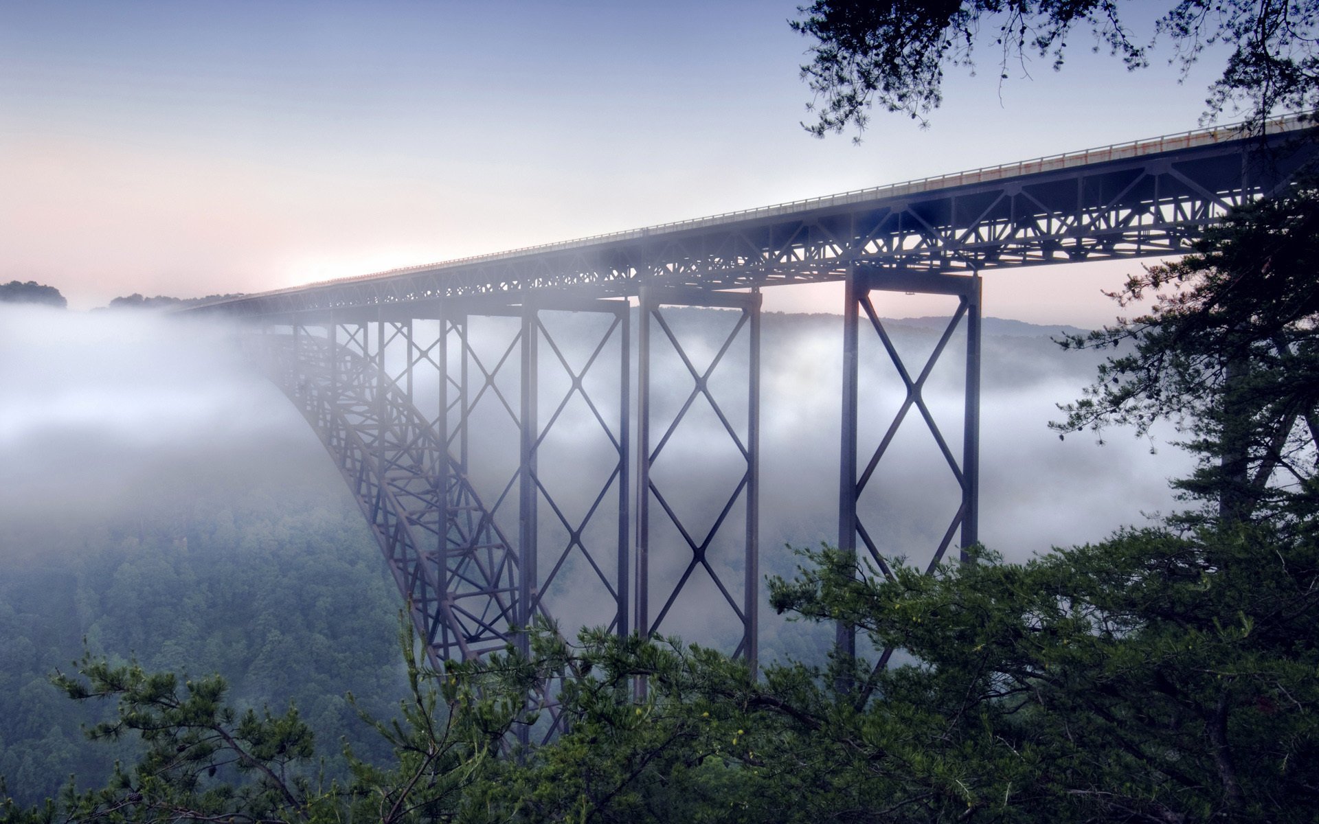 nouveau pont de rivière gorge paysage pont brouillard