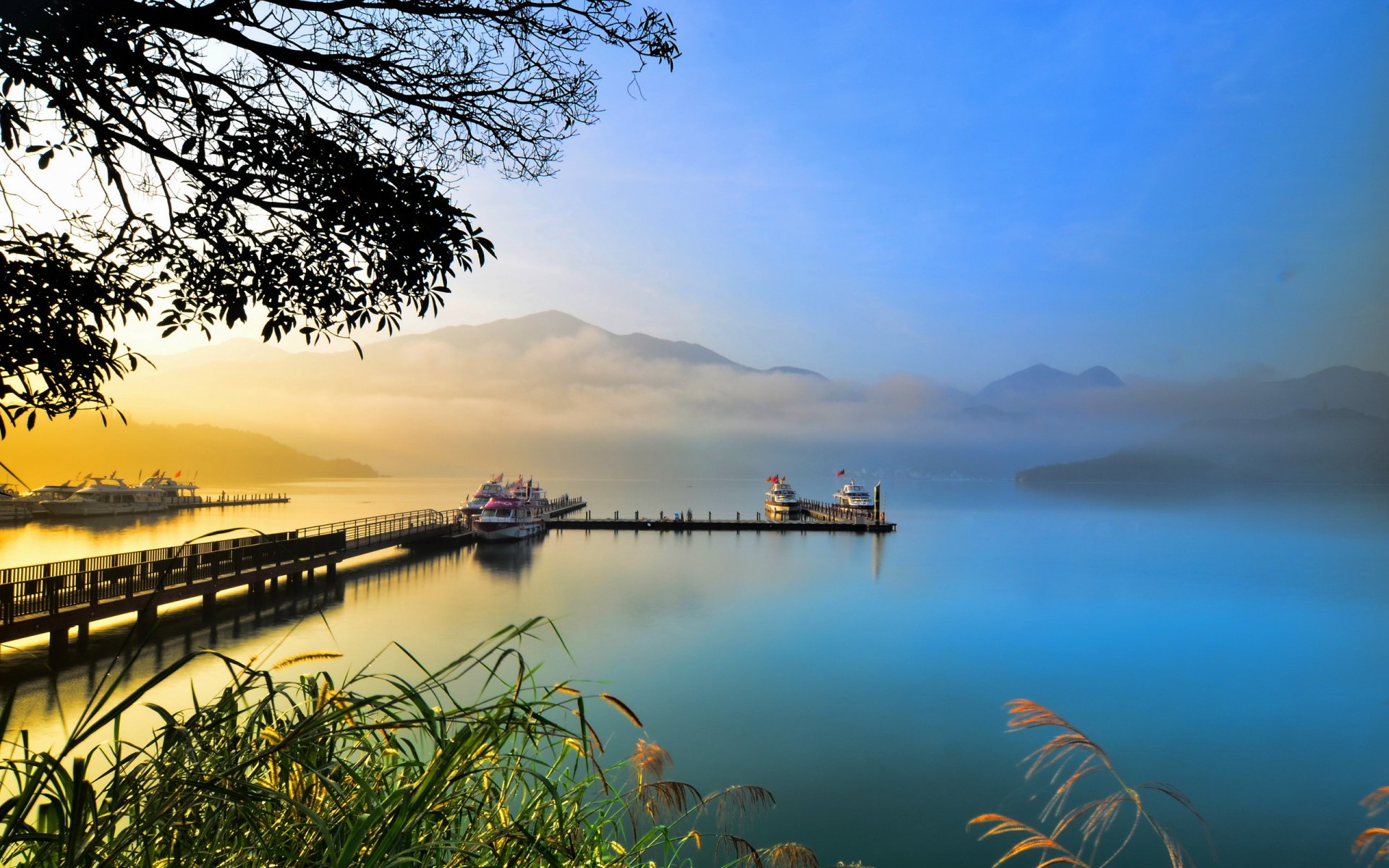 lago cielo navi paesaggio