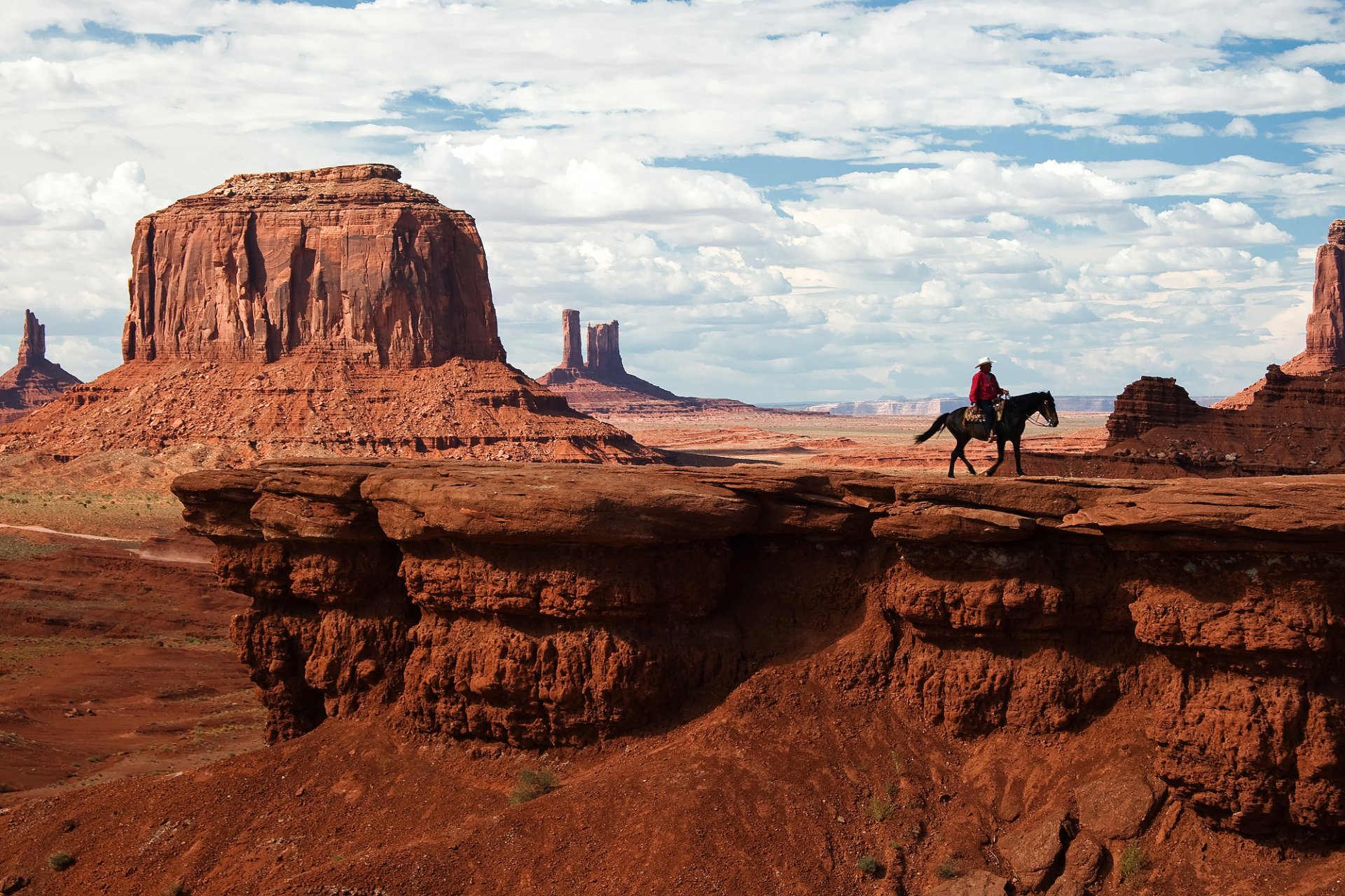 monument valley monument valley monument valley navajo arizona utah skały niebo chmury indianin koń kowboj