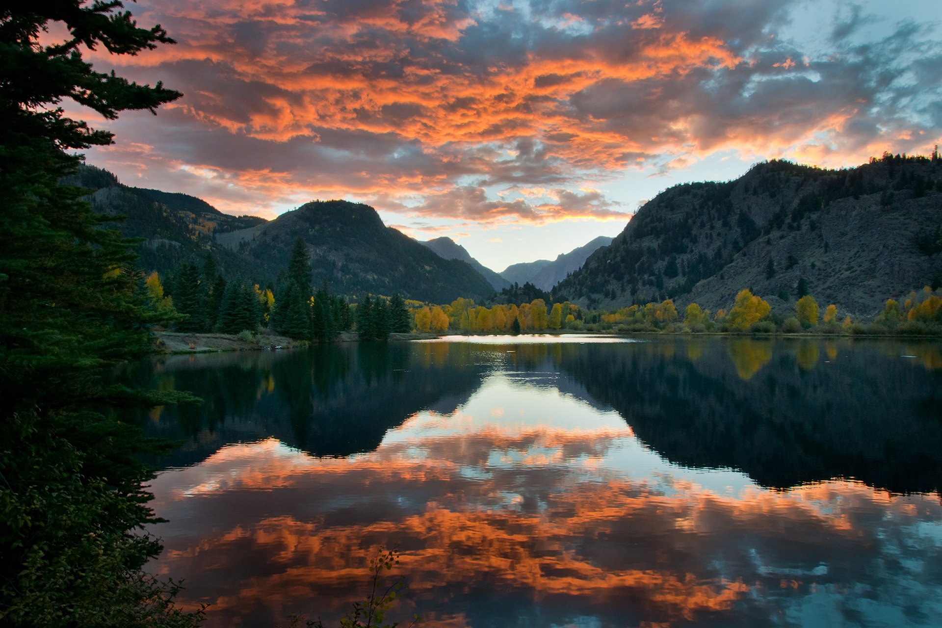 ky clouds lake mountain autumn forest reflection