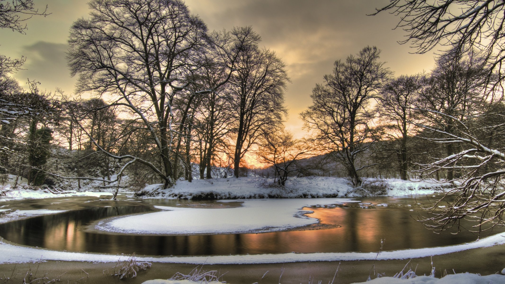 natura hdr paesaggio stagione inverno vista colore neve ghiaccio nuvole cielo tramonto albero alberi fiume fresco bello inverno vista colore fiume bello fresco bene