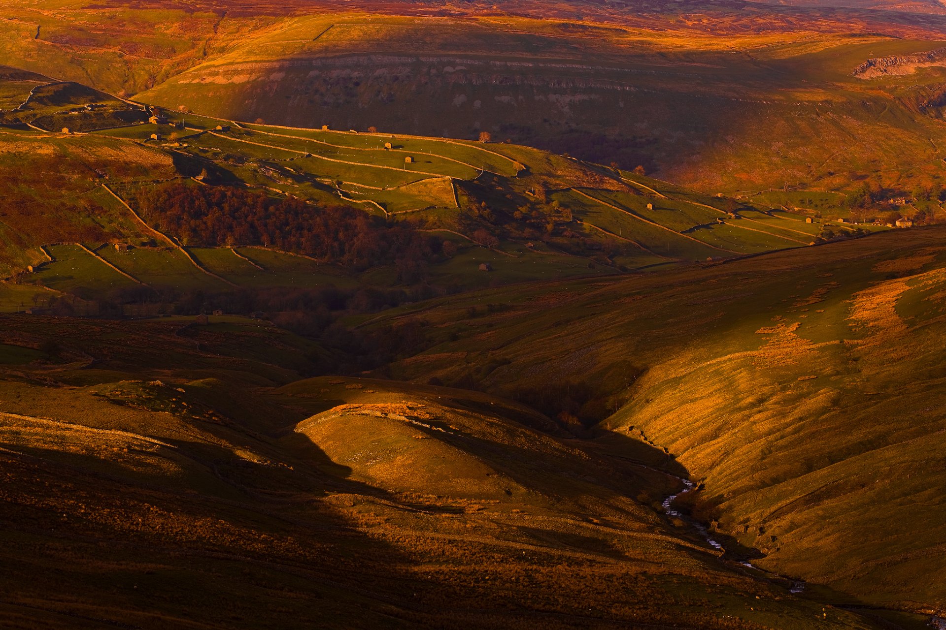 of the field valley england house light