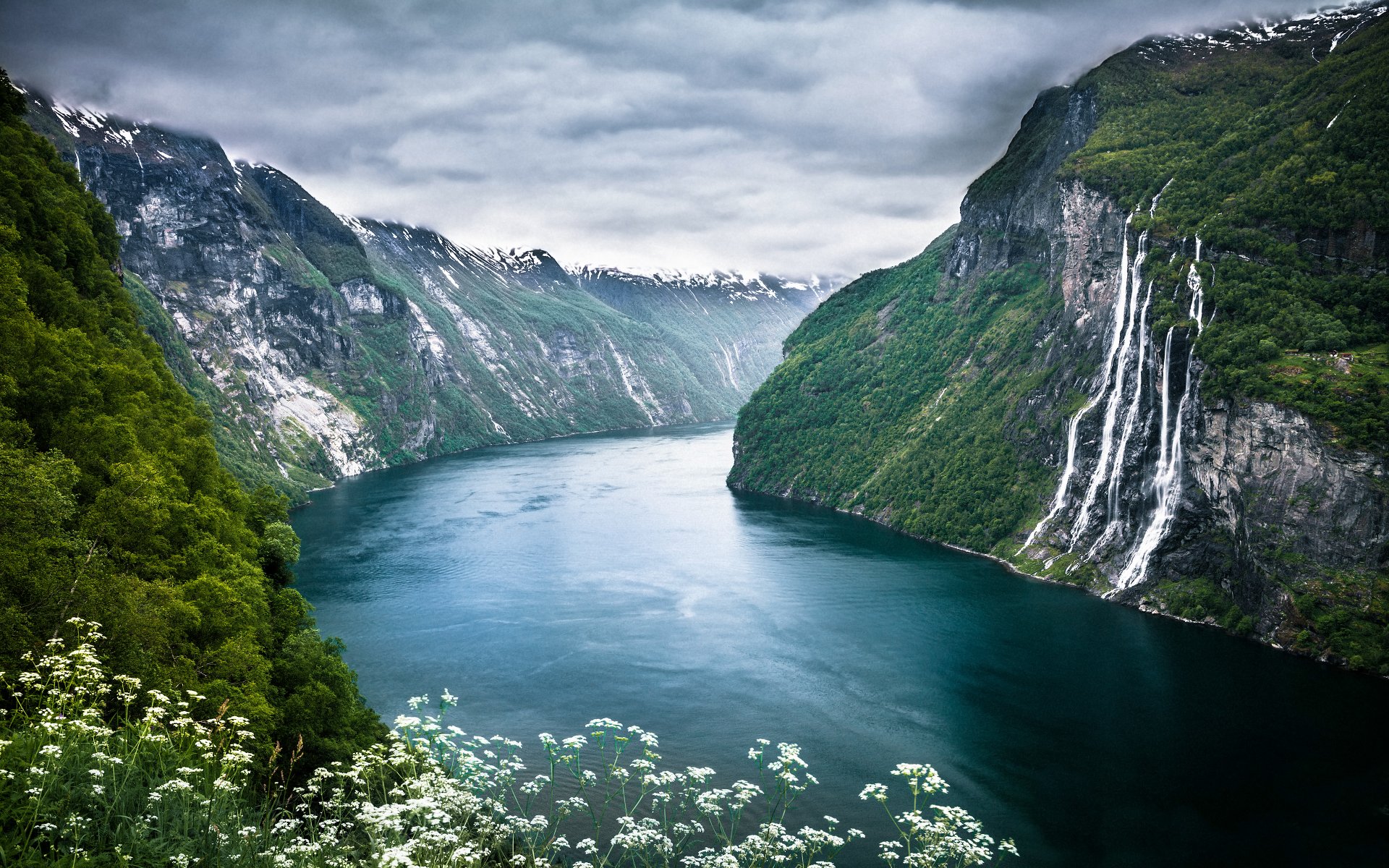 norway geiranger fjord geirangerfjorden seven sisters de syv søstre mountain range river mountain