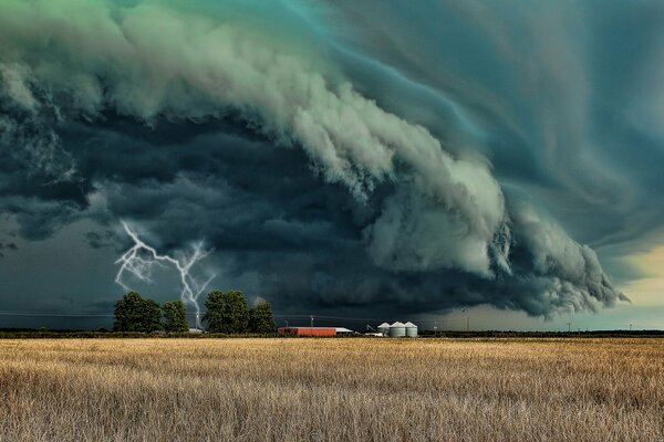 Elemento tormenta relámpago campo