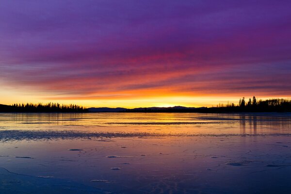 A beautiful sunset is reflected in the sea