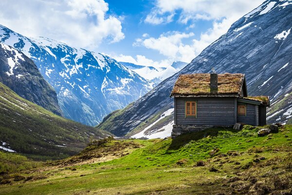 Urlaub in Norwegen in einem Haus in der Nähe des Berges