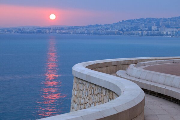 Order on the laser seashore in the French Riviera