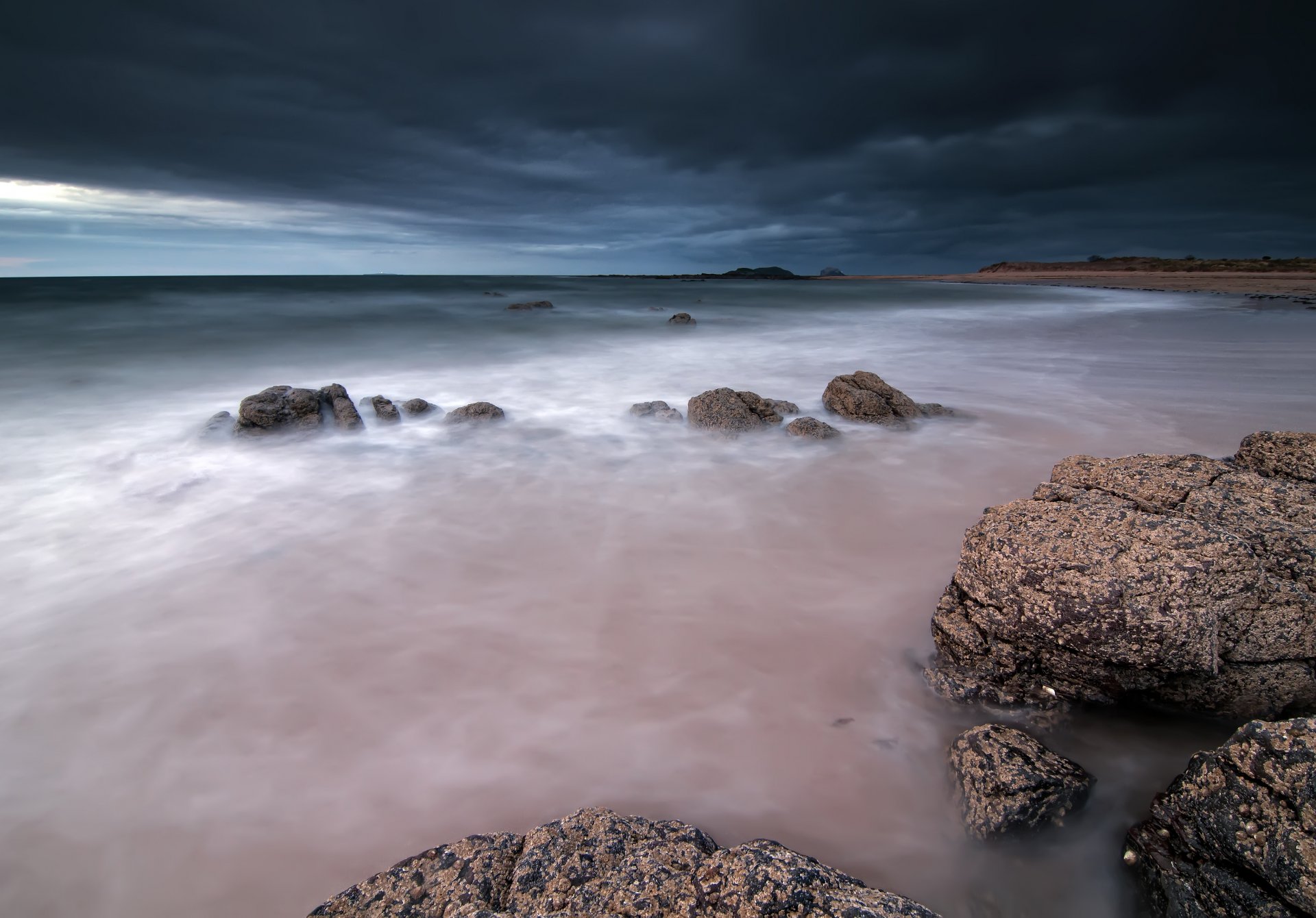 regno unito scozia sera cielo nuvole mare pietre costa