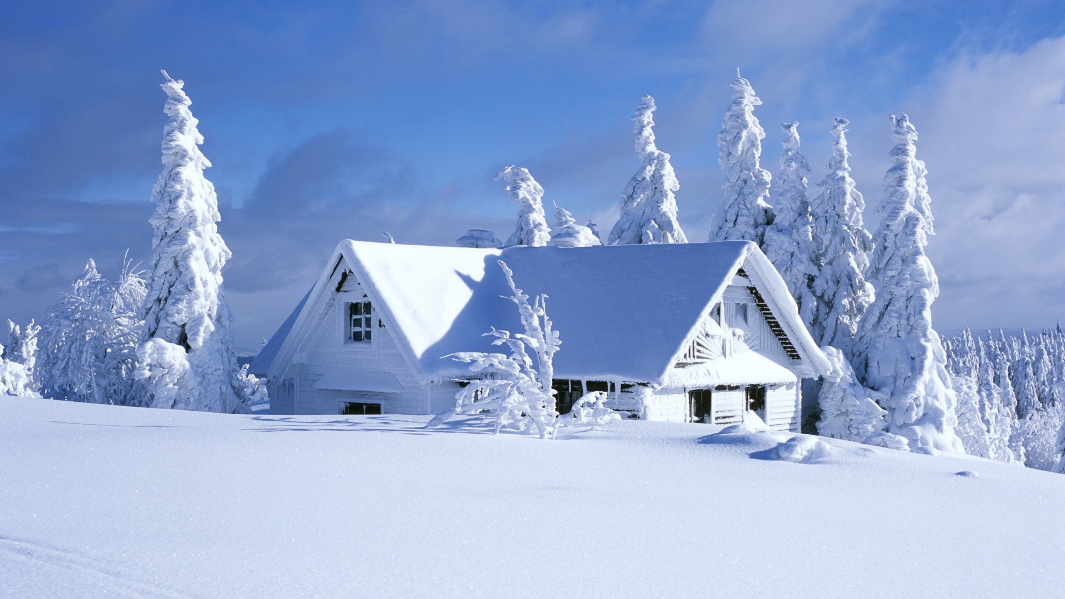 landschaft natur winter schnee haus bäume himmel wolken winter 2560x1440