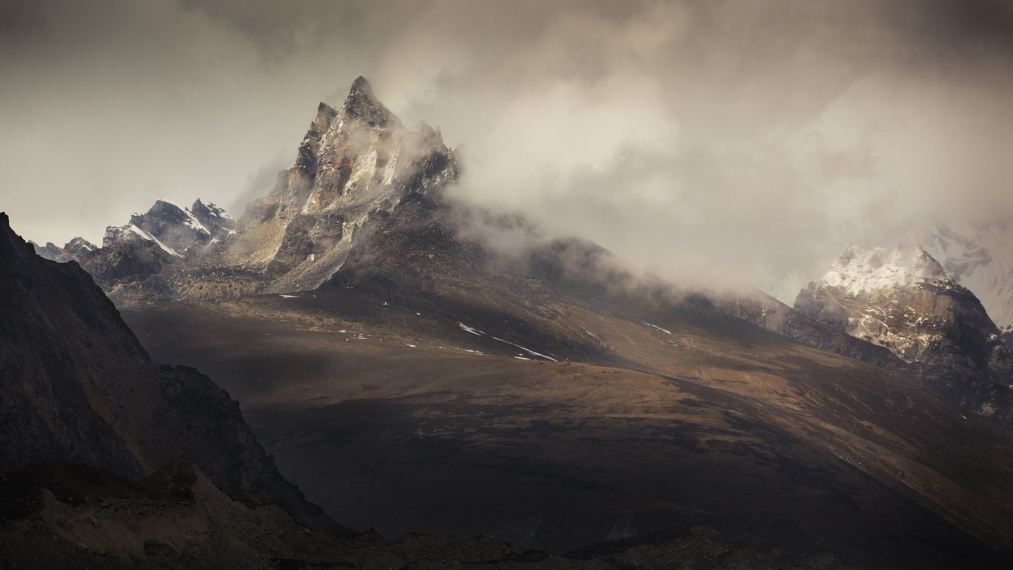 berge himalaya felsen wolken