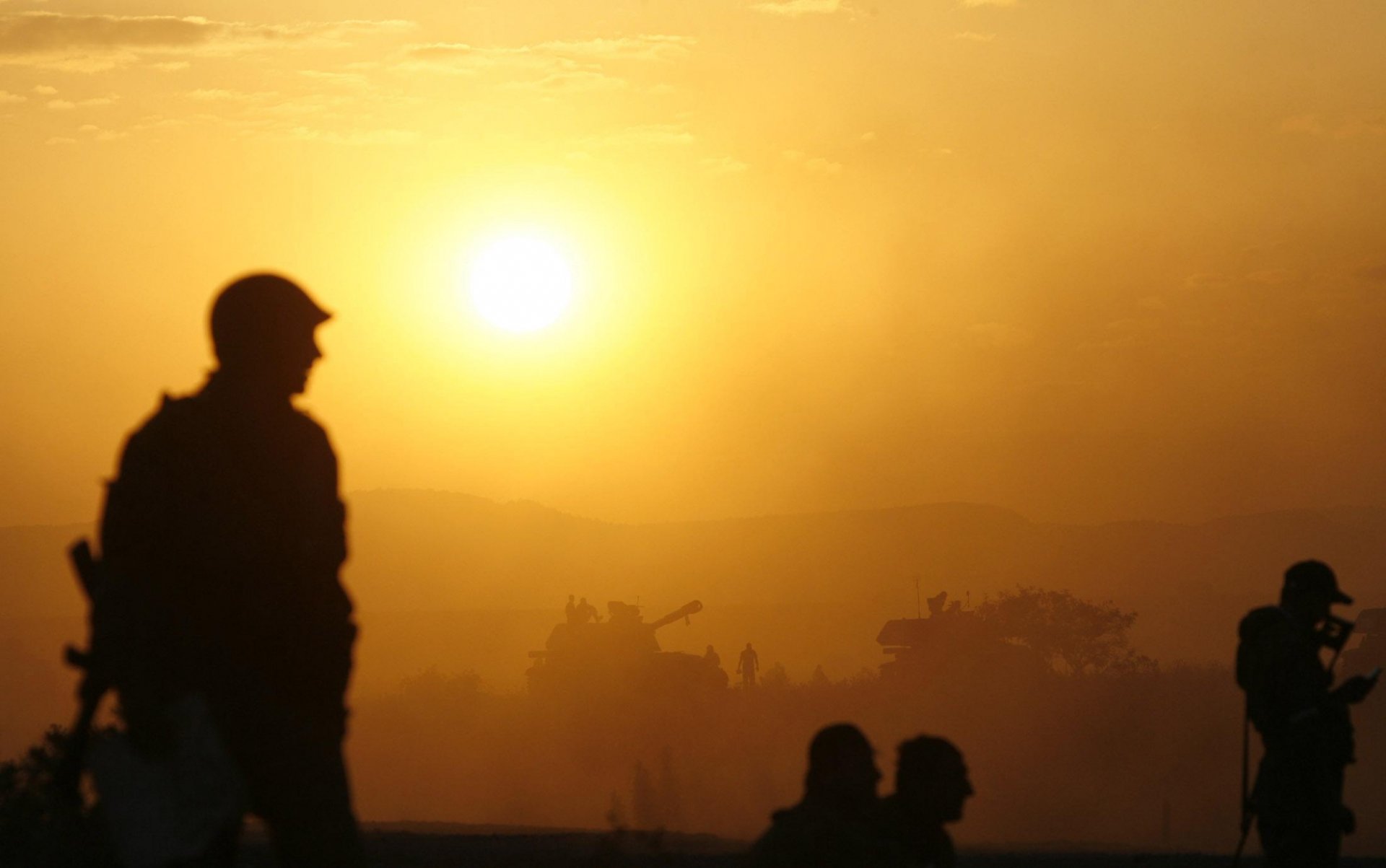 sonnenuntergang ossetien soldaten russisch nach dem kampf