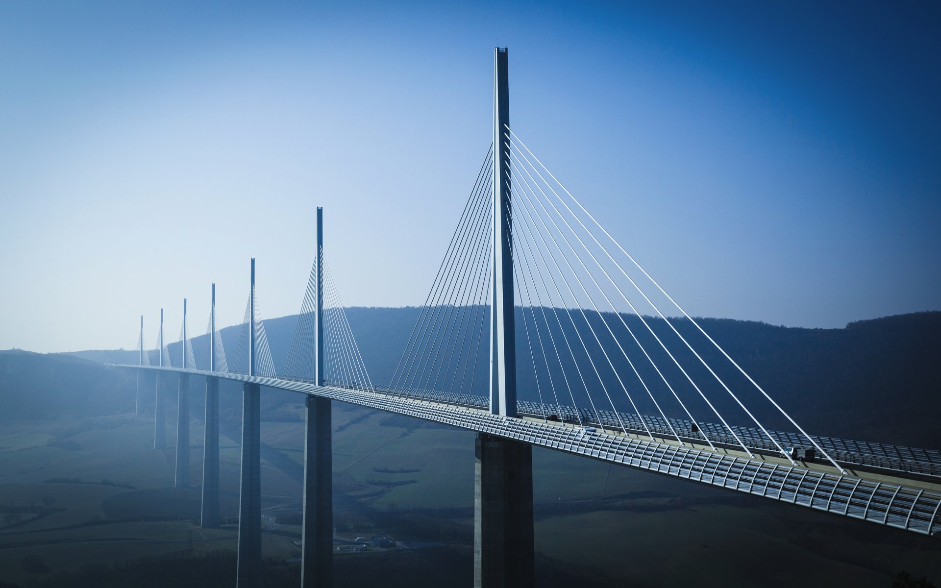 france viaduc de millau pont route forêt altitude