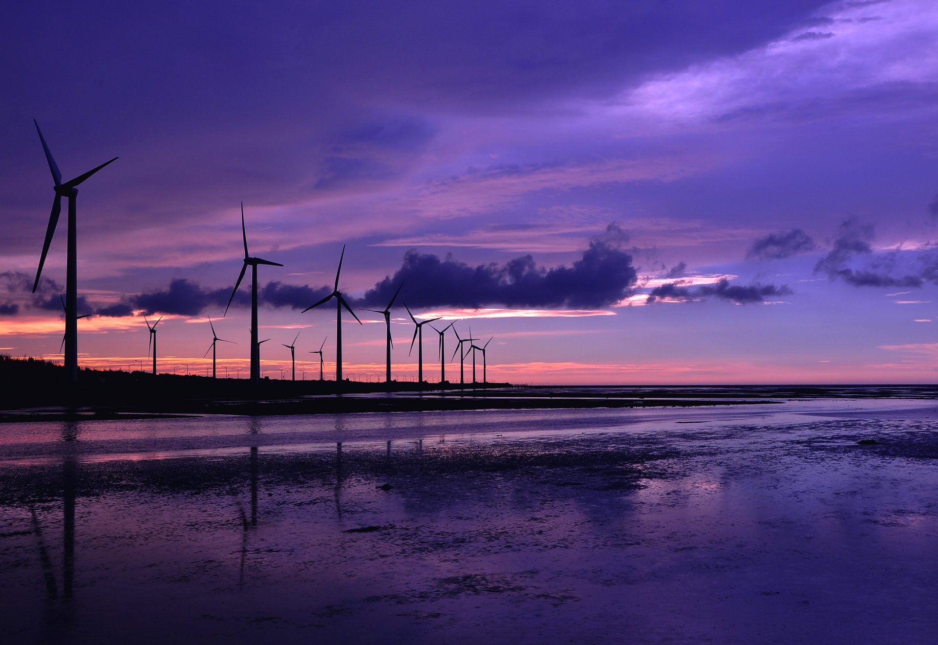 abend windräder ufer meer wasser reflexion flieder himmel sonnenuntergang wolken