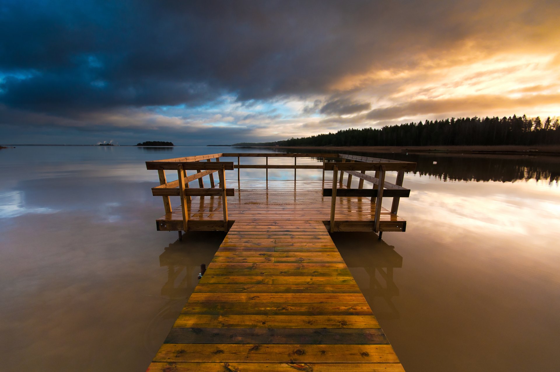 svezia värmland foresta lago legno ponte ponte sera tramonto cielo nuvole