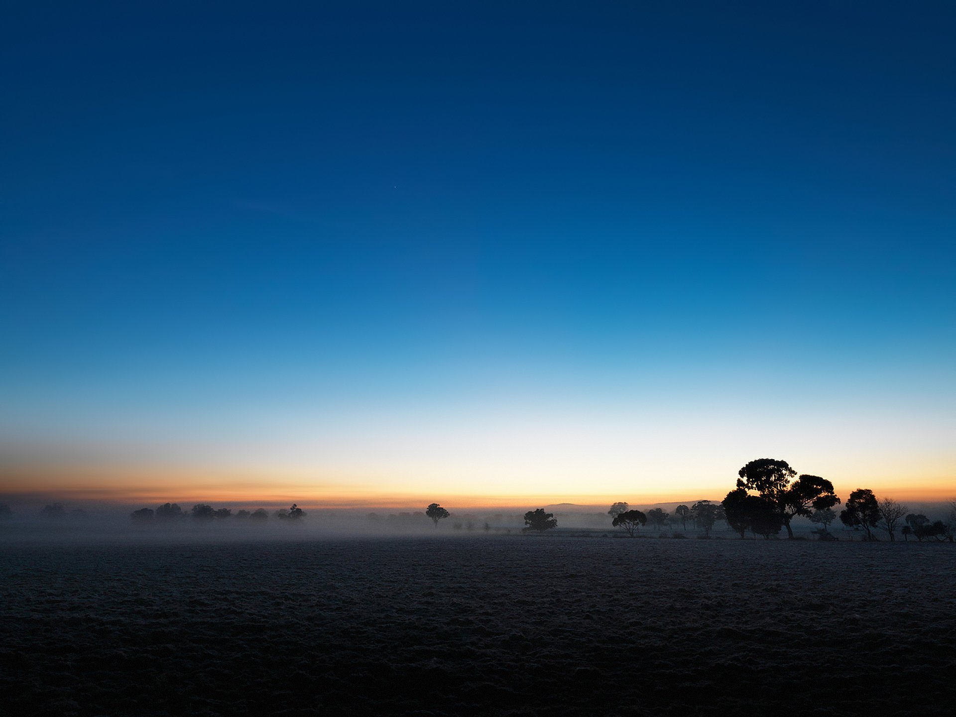 feld ebene himmel dämmerung nebel